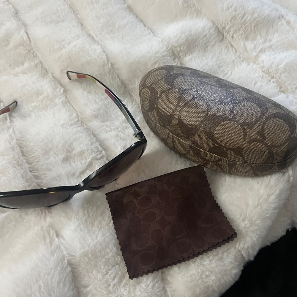 Coach sunglasses - Picture 4 of 4